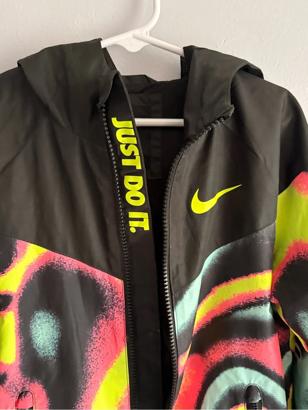 Nike Windrunner Jacket Kids Sz L (6-7Y) Neon Print